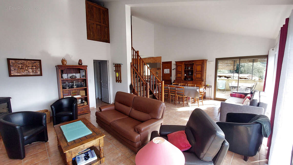 Maison à AUBRES