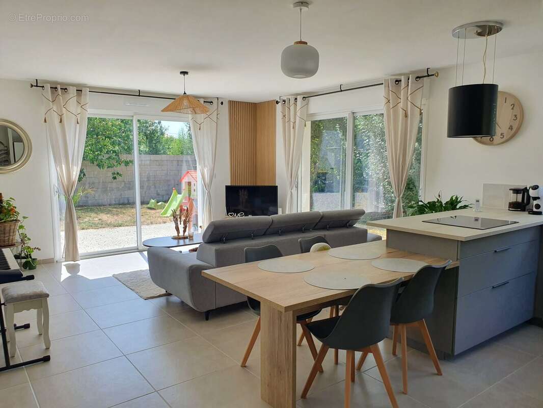 Maison 91 m² à Le Chay  - photo 3