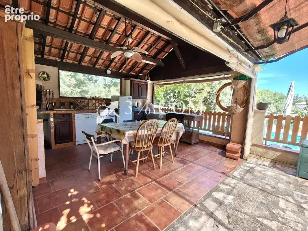 LE THORONET (83340) -- Villa piscine autonome en énergie sur - photo 19