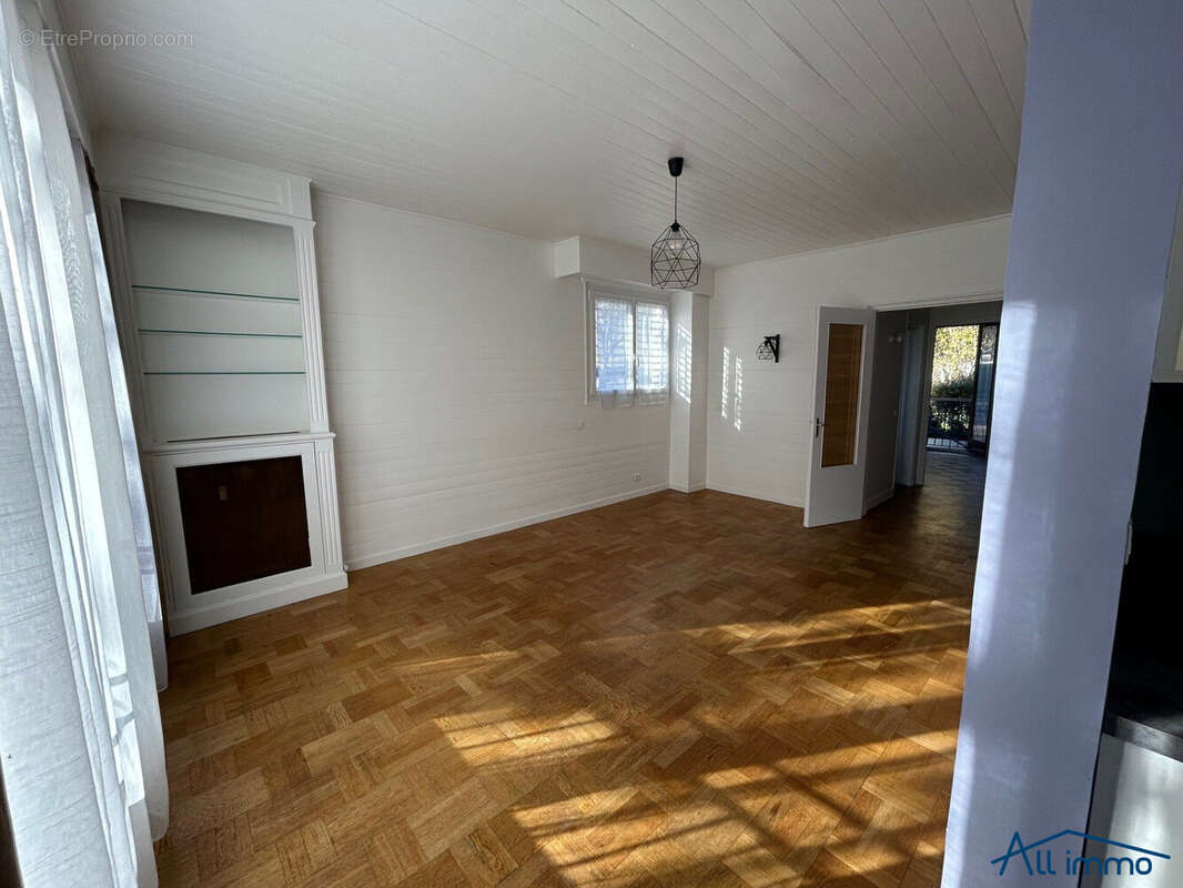 Commerce à SAINT-MAUR-DES-FOSSES