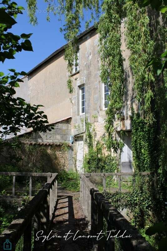 Maison à BARBEZIEUX-SAINT-HILAIRE