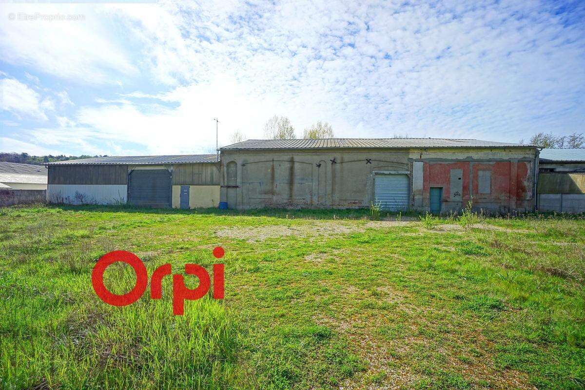 Commerce à MENNEVAL