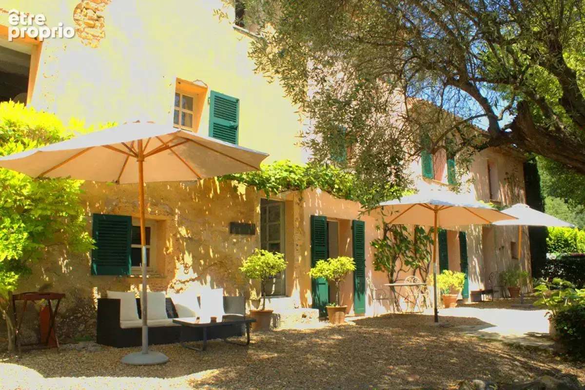 Mas du XVIIIème Siècle de 300 m² sur domaine de 15 000 m² - photo 2