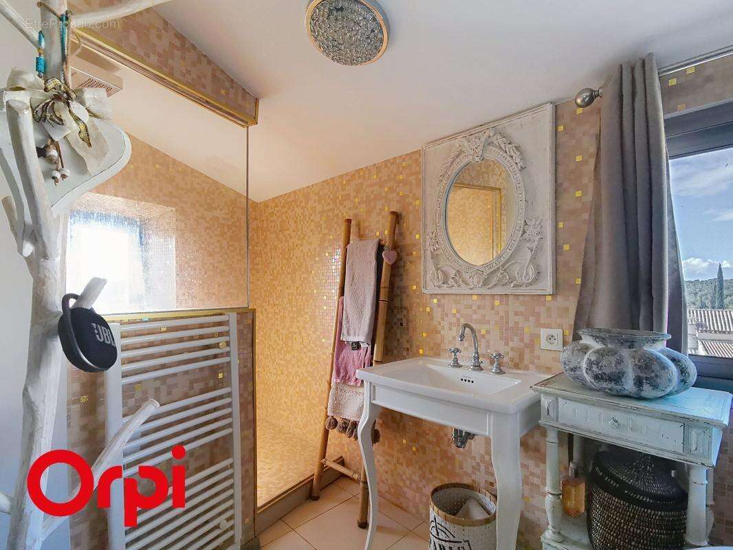 Appartement à LA CADIERE-D'AZUR