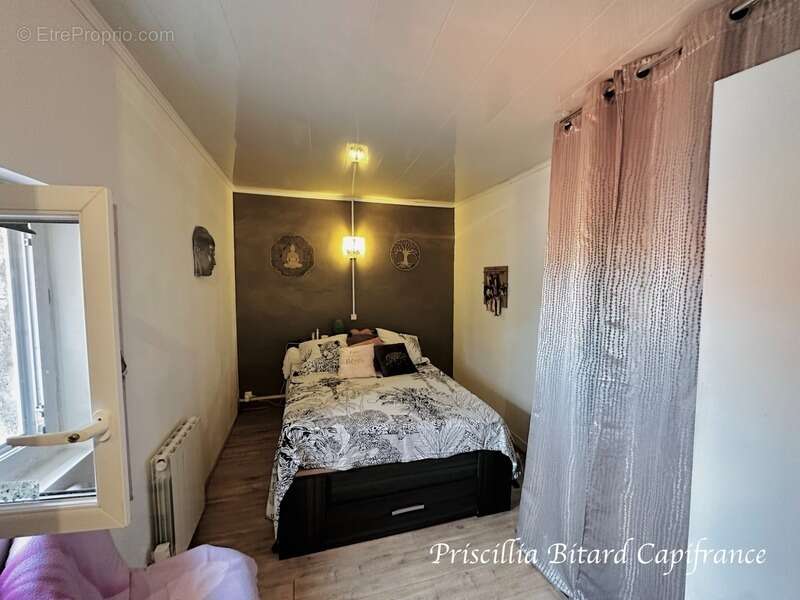 Maison de village de 141 m² avec dépendance et jardin. Beau potentiel - photo 6