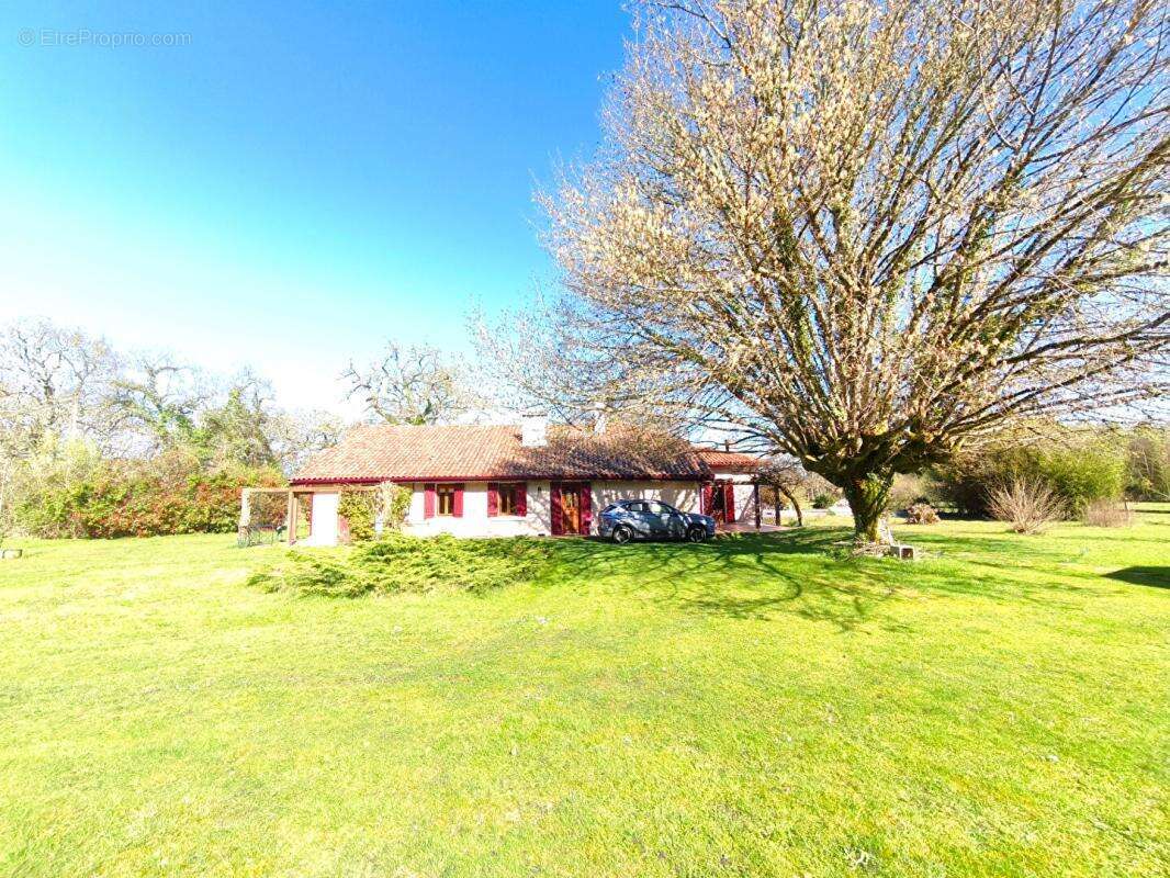 Propriété 200 m2 avec étang, piscine sur 5 hectares - photo 12