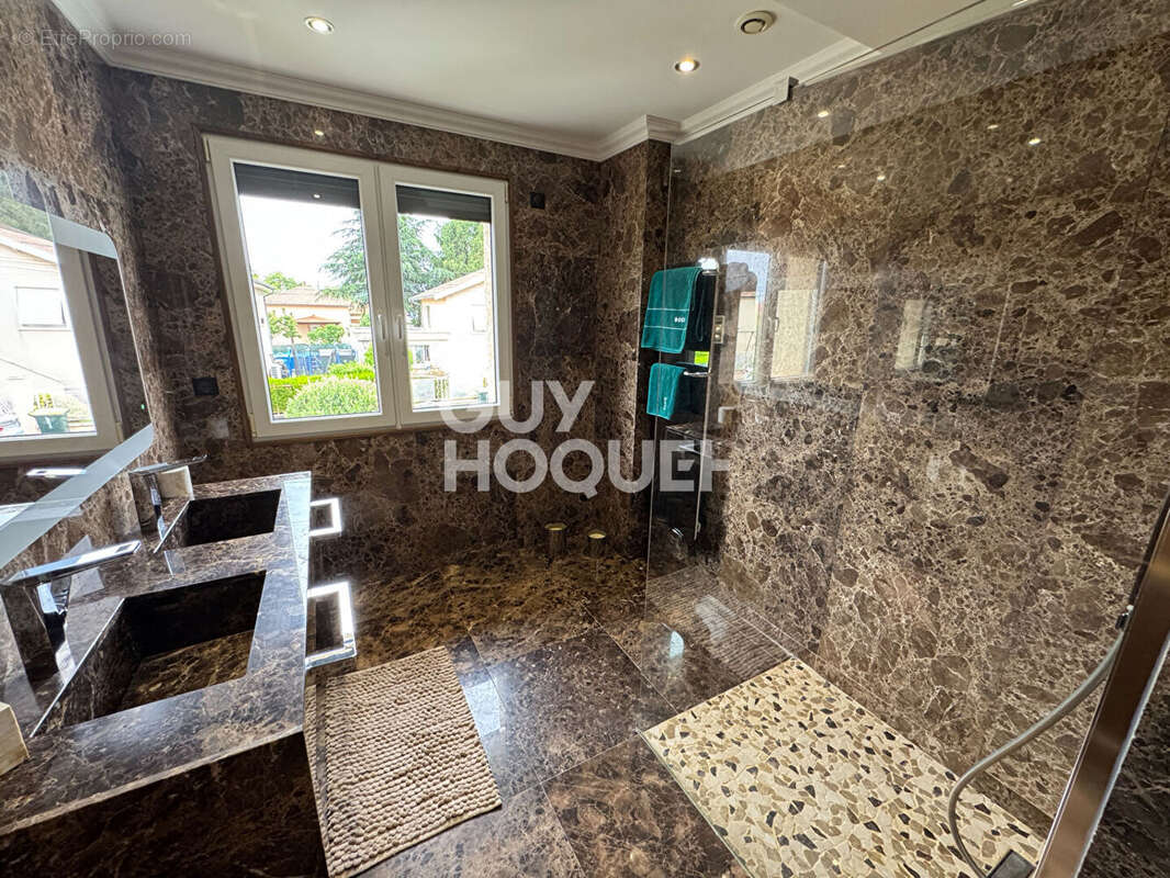 Maison à DECINES-CHARPIEU