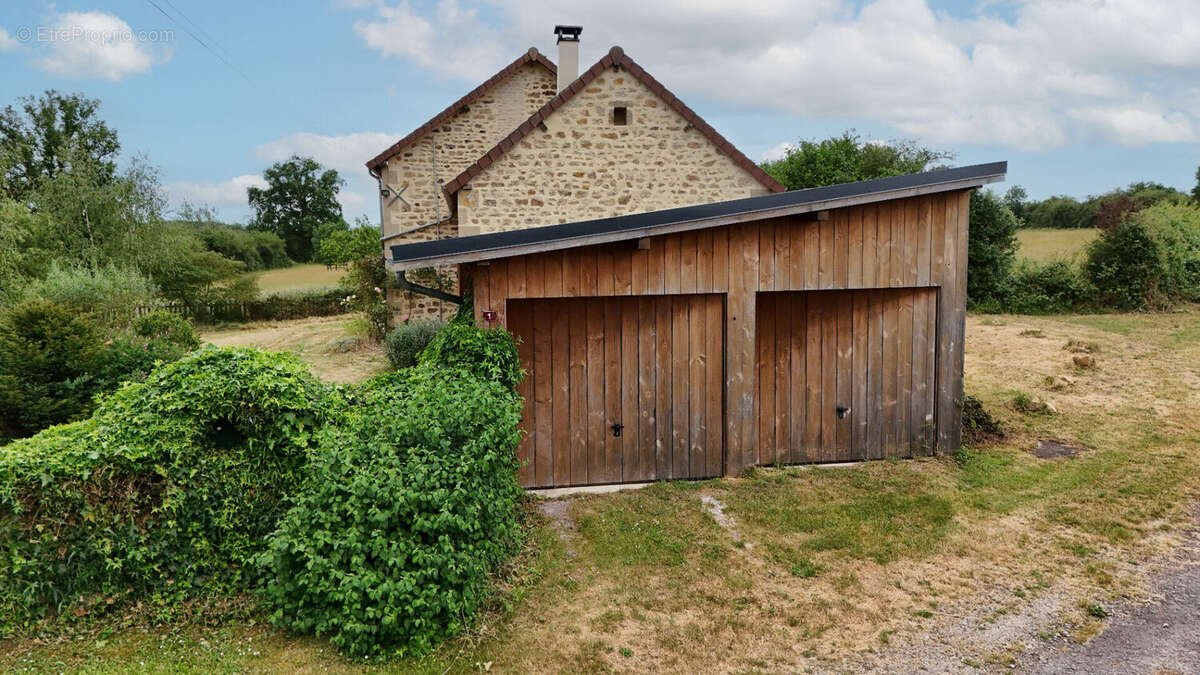 Maison à SAINT-AUBIN-LE-MONIAL