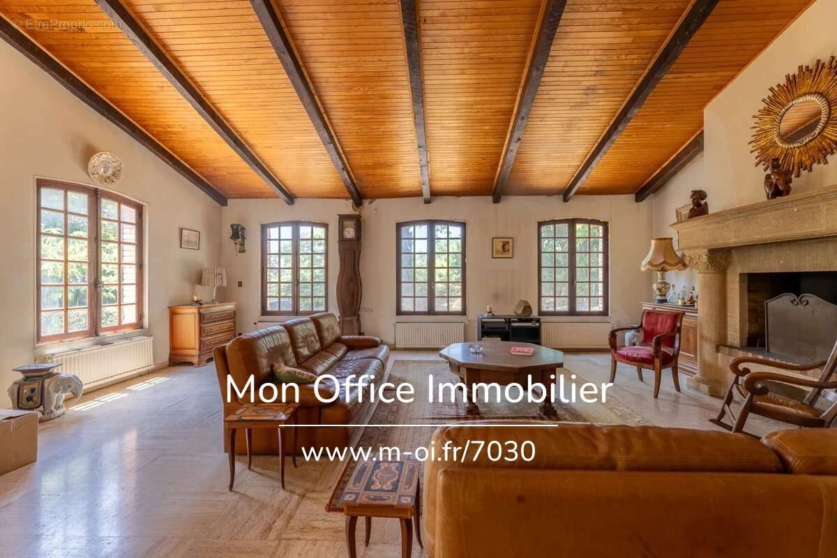 Référence : 7030-ABO - Vaste domaine 40 hectares + 2 Maisons de 500 m2 et 85 m2 + divers bâtis - photo 2