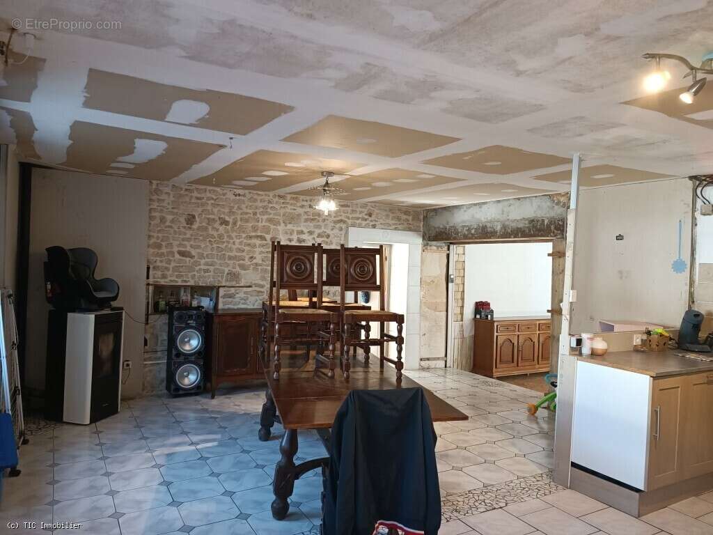 Maison à RUFFEC