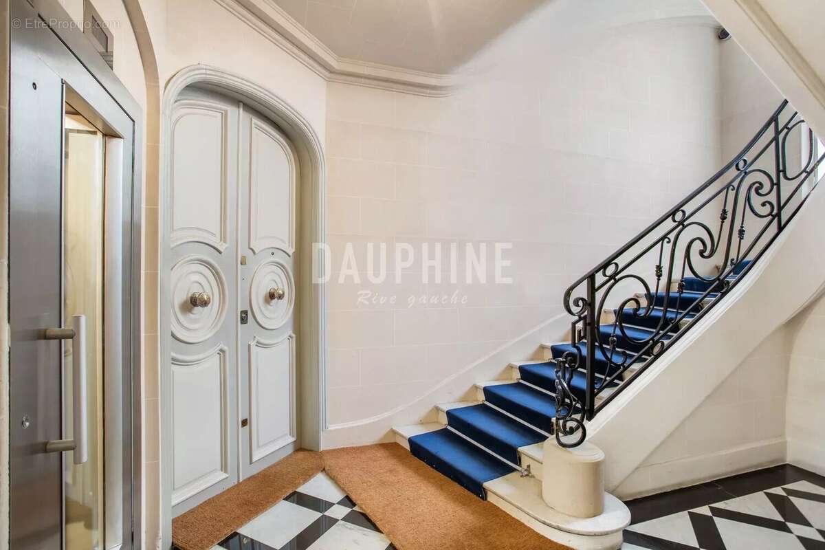 Appartement à PARIS-16E