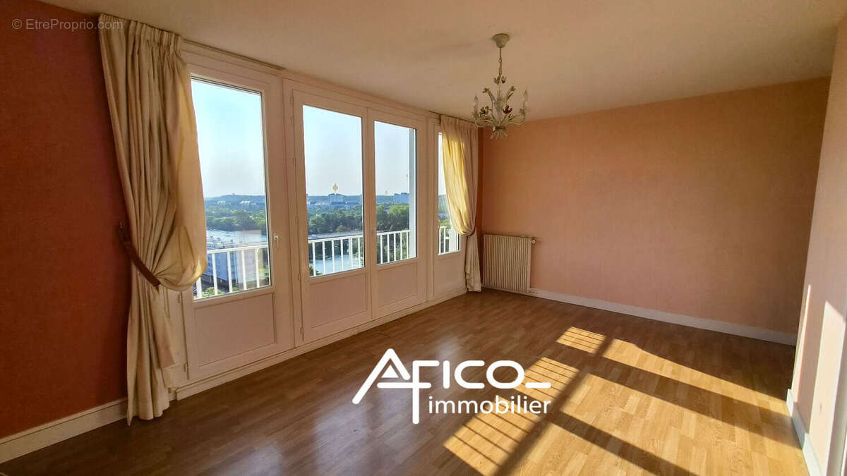 Appartement T3/T4 - 73m² - TOURS - photo 2
