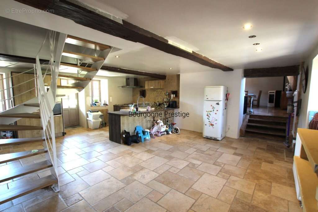Jolie longere en pierre de 162 m² avec dependances sur un terrain de 1375 m² - photo 4