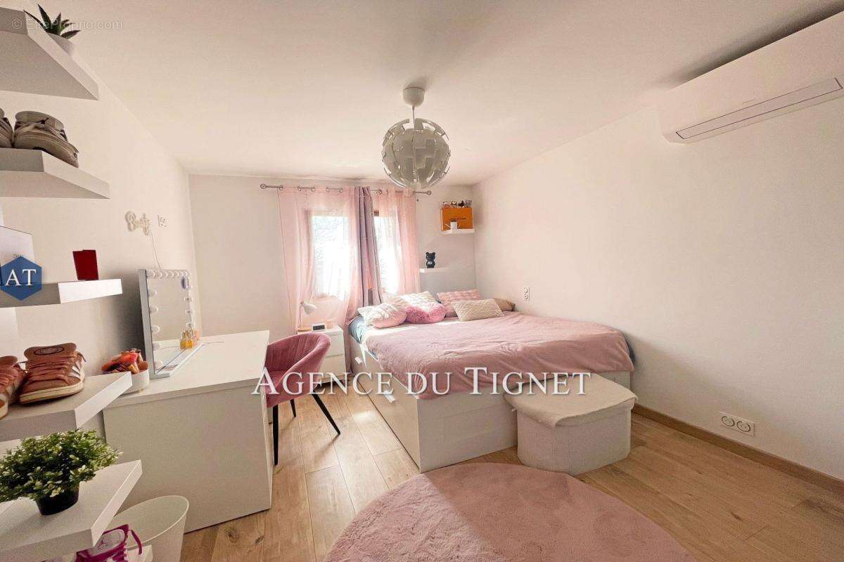 Maison à SAINT-CEZAIRE-SUR-SIAGNE