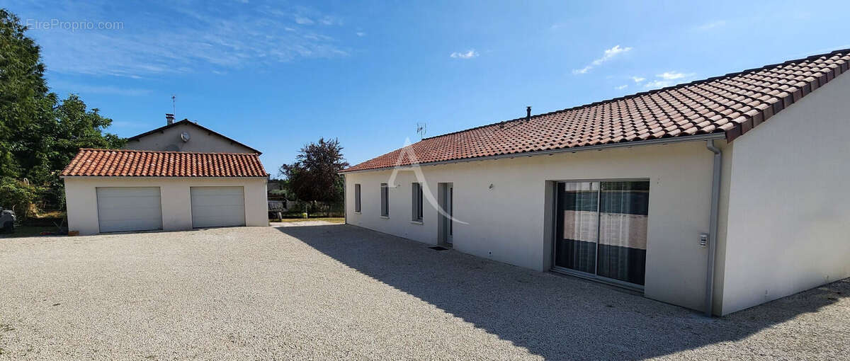 Maison à ITEUIL