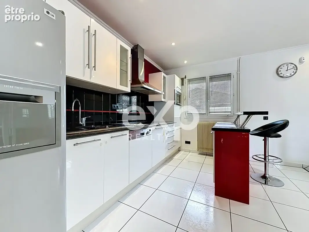 Maison 110 m² à Saint-Denis  - photo 4