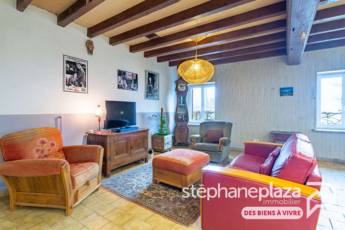 Maison à VILLIE-MORGON