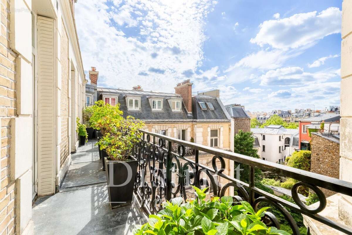 Appartement à PARIS-17E