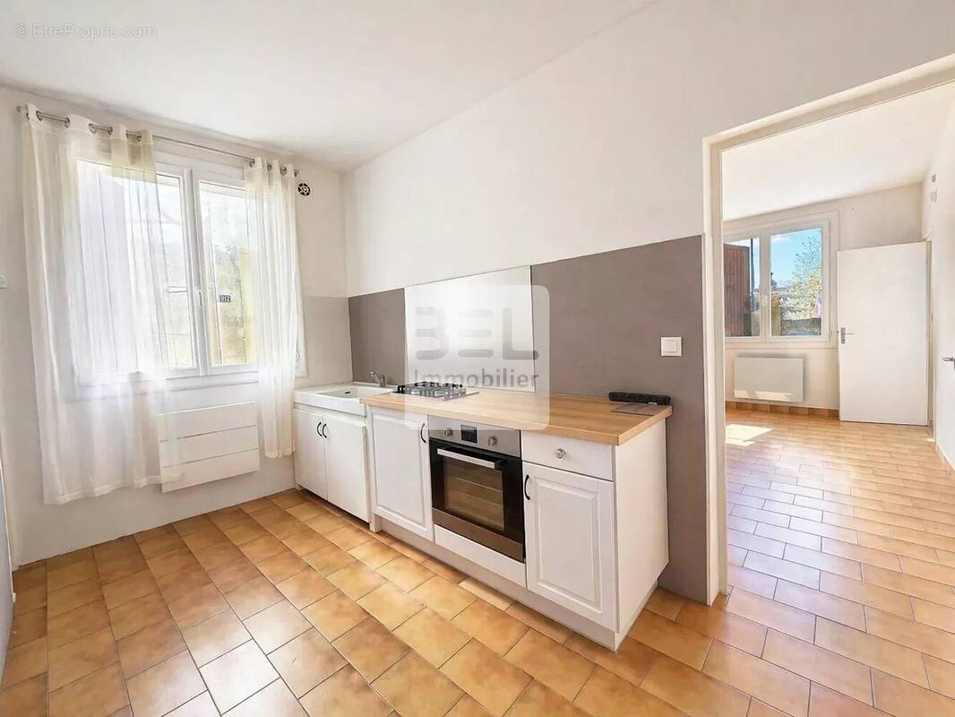 Appartement à LAUDUN-L'ARDOISE