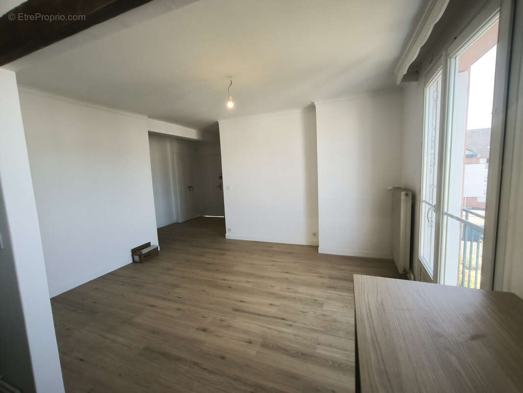 Appartement T3 rénové   Velpeau / Gare de Tours   52 m2   Lumineux - photo 2