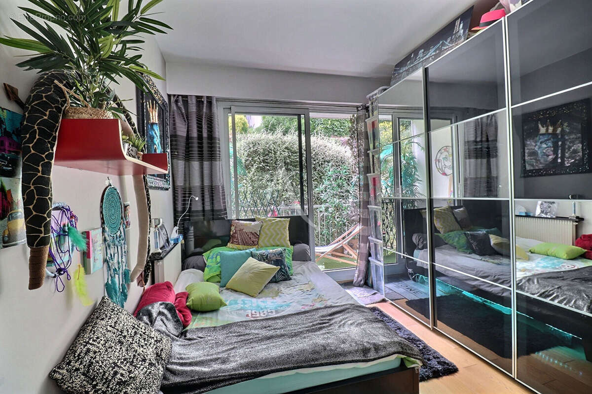 Appartement à LE MESNIL-LE-ROI