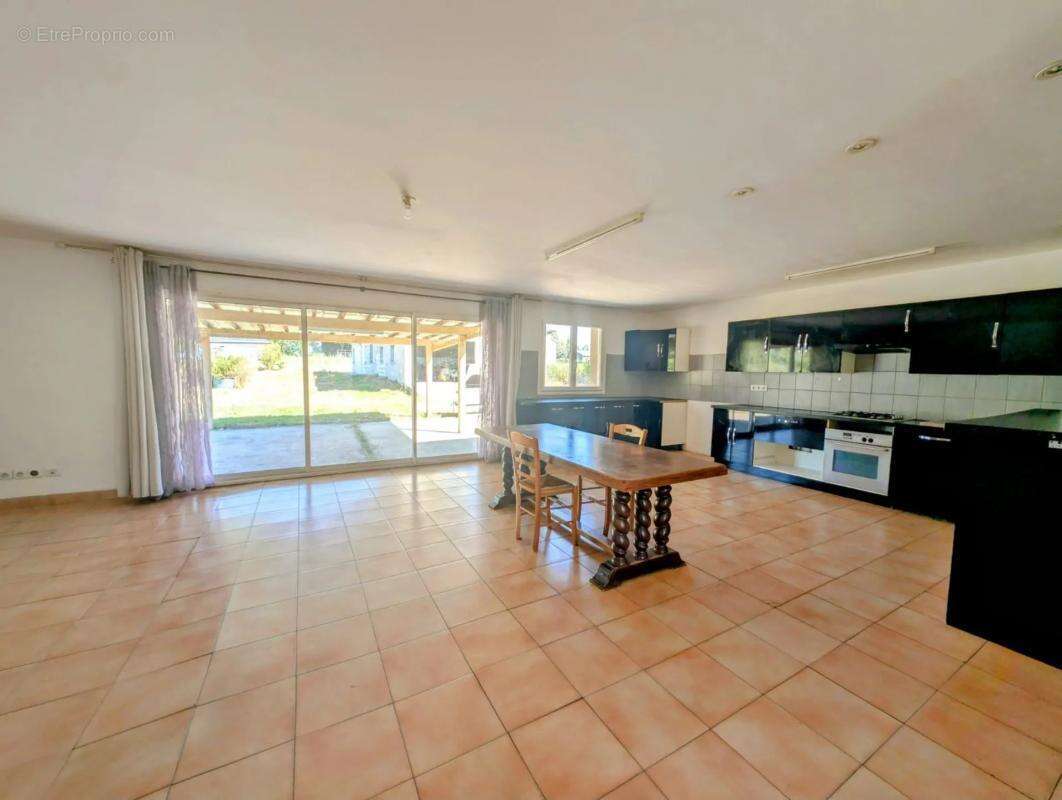 Maison à CHAMPAGNAC