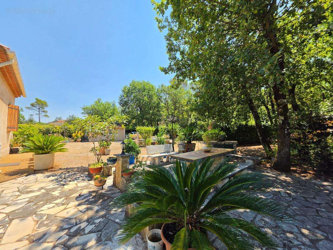 Maison provençale avec jardin et garages à vendre à brignoles - photo 5