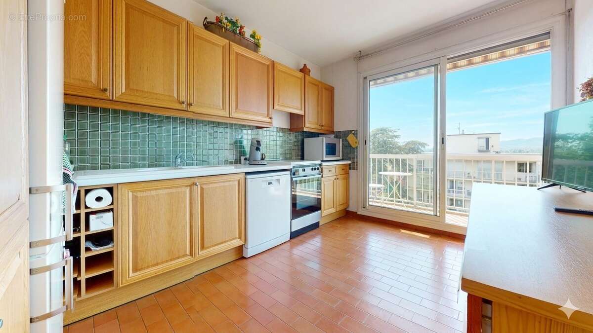 Appartement à TASSIN-LA-DEMI-LUNE