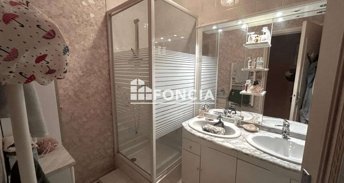 Appartement à LE MESNIL-ESNARD