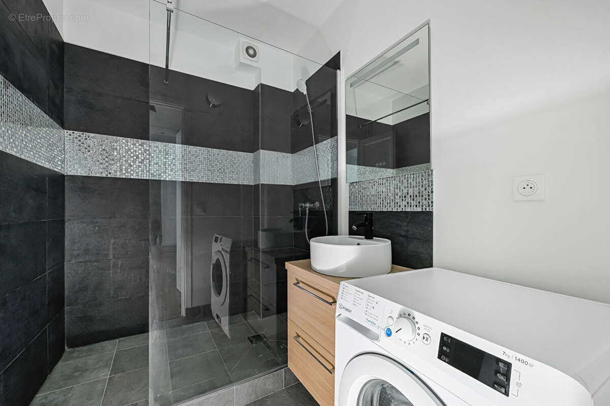 Appartement à PARIS-14E