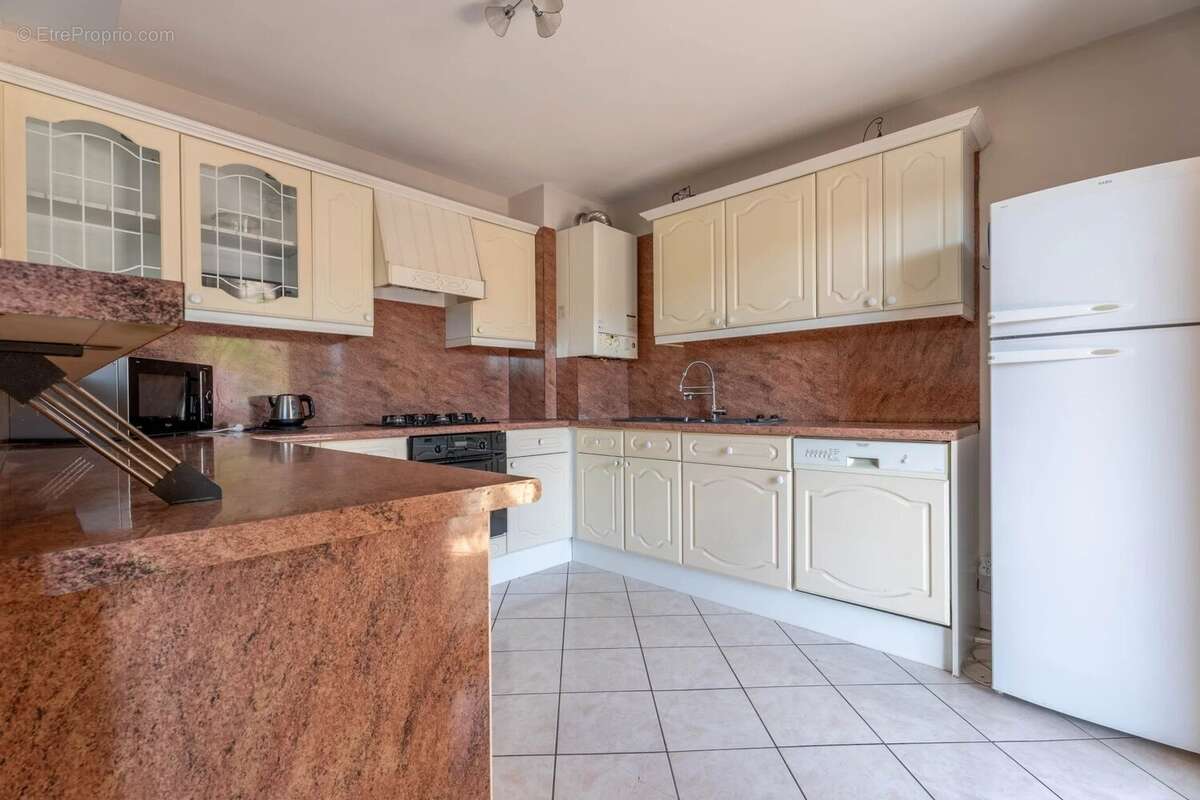 Appartement à SEREZIN-DU-RHONE