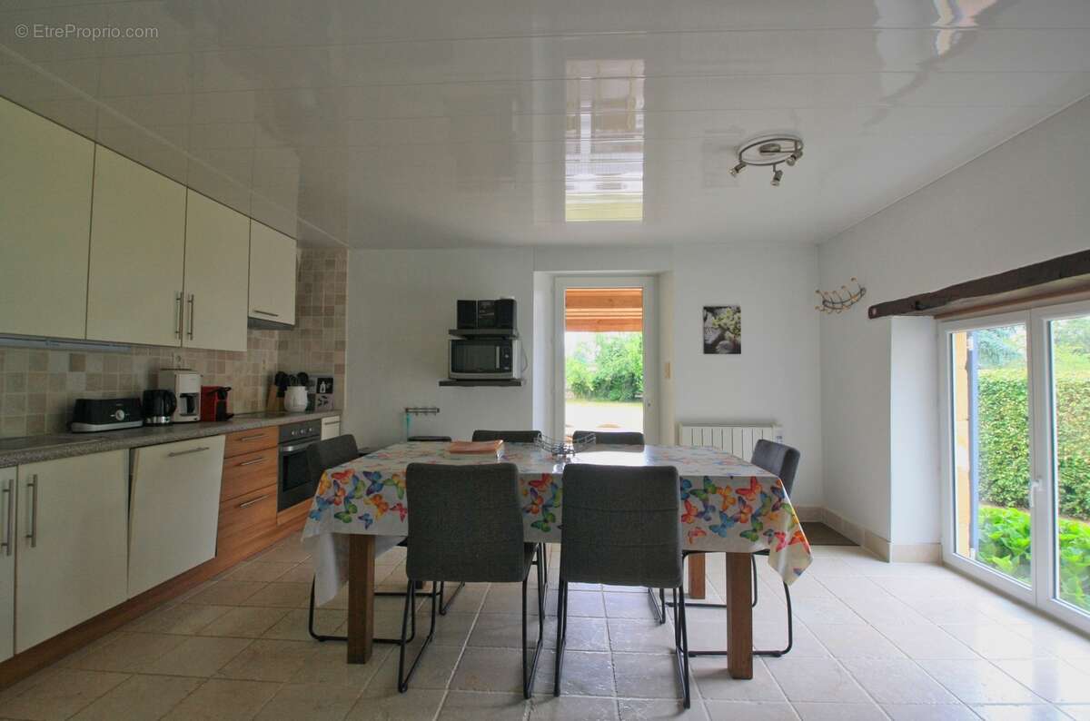 Belle propriété, rénovée récemment, avec gîtes sur 3761 m² de terrain - photo 12