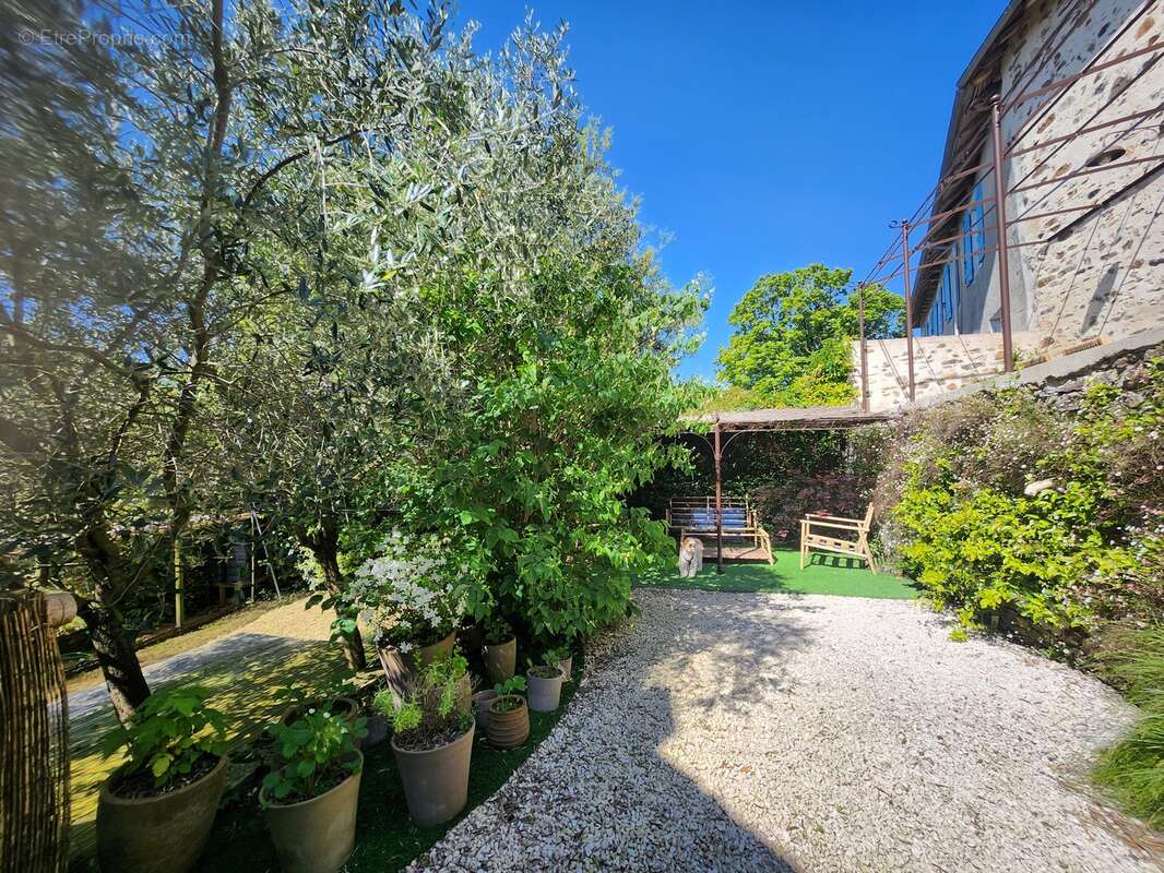 Maison à SAINT-GERMAIN-LES-BELLES