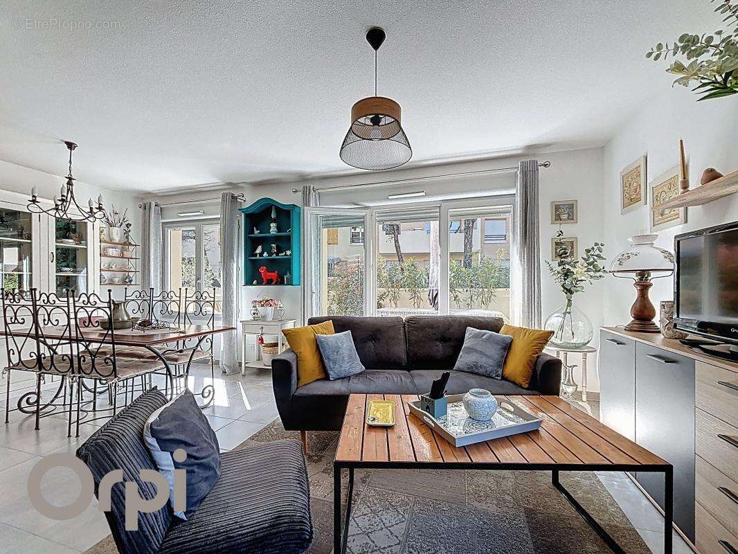 Appartement à LE MUY