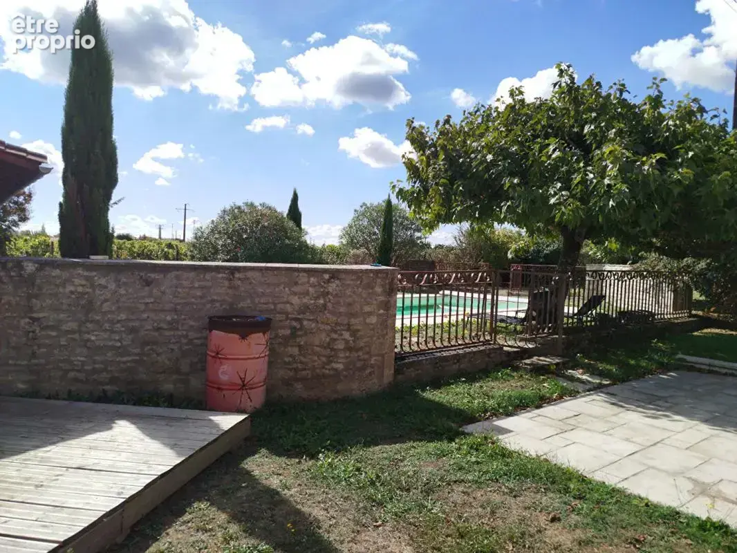 Maison VAL DE COGNAC 8 pièces, 4 chambres, avec piscine et jardin clos - photo 8
