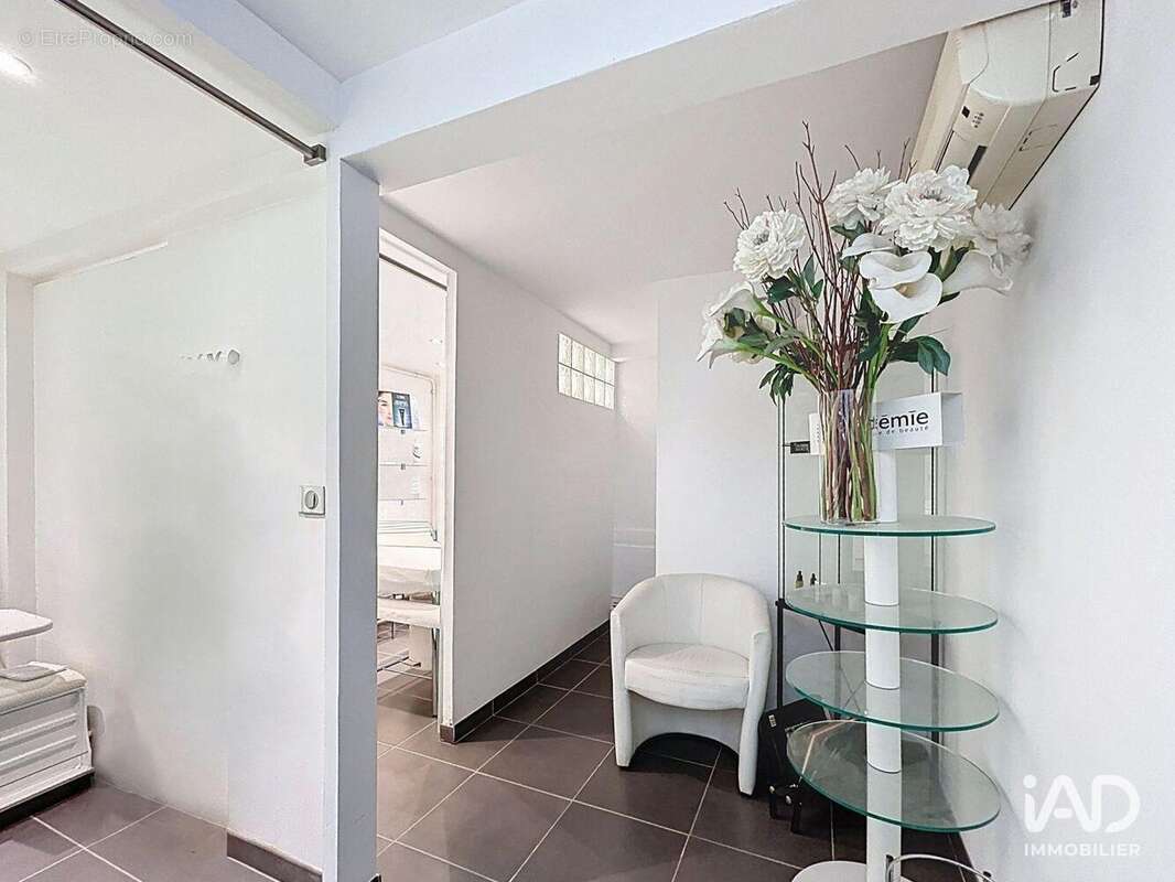 Photo 9 - Commerce à LA CELLE-SAINT-CLOUD