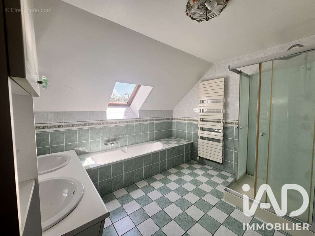 Maison 224 m² à La Grande-Paroisse  - photo 8