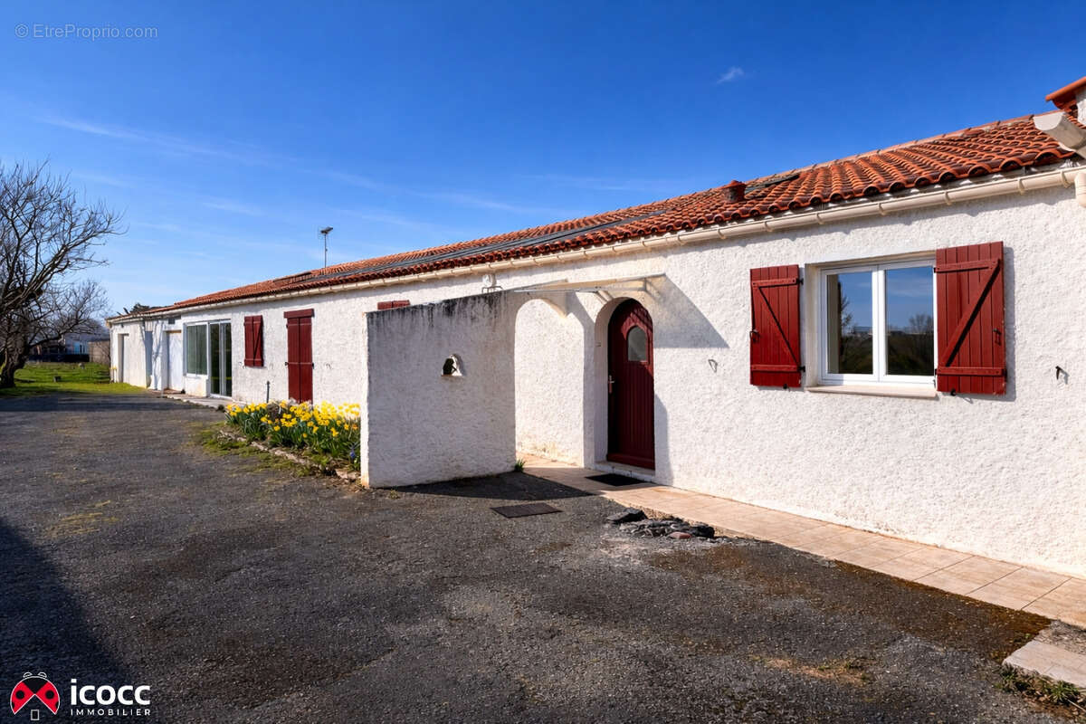 Maison à LES MAGNILS-REIGNIERS