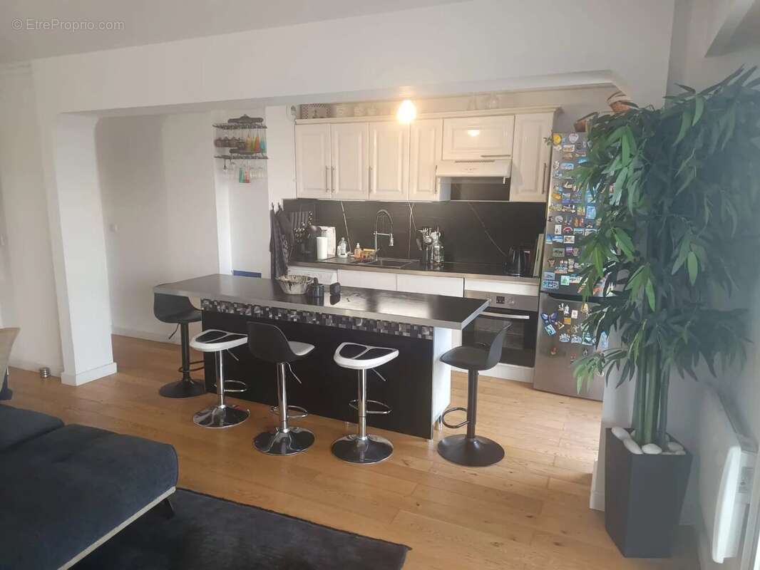 Appartement à SAINT-LAURENT-DU-VAR