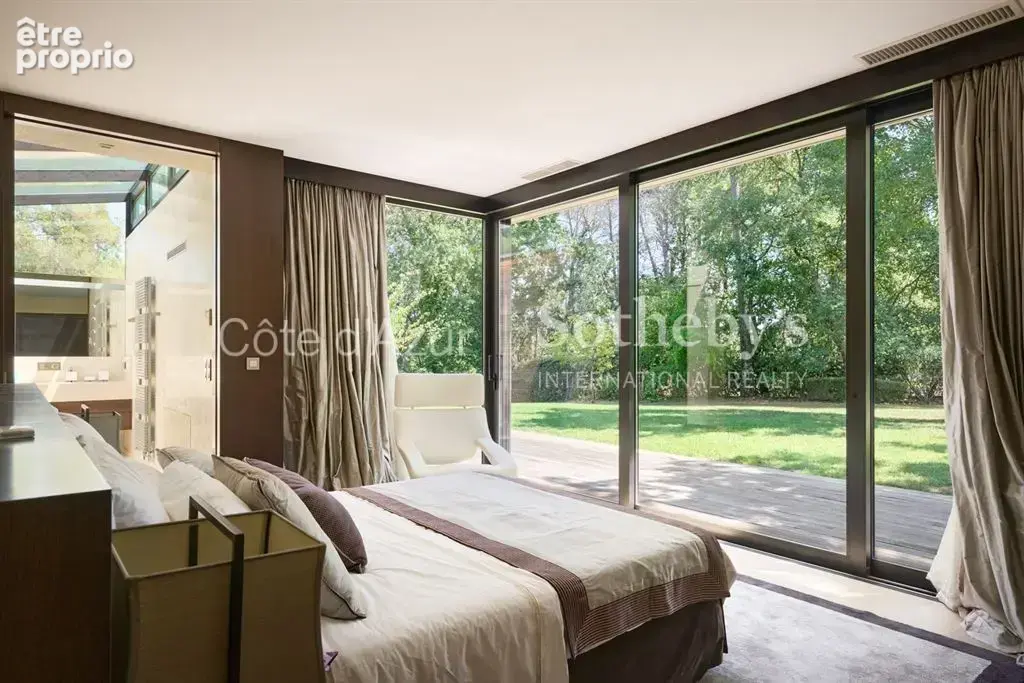 Terre Blanche, villa de plus de 500 m² avec cinq suites sur un parc de 9 585 m² - photo 12