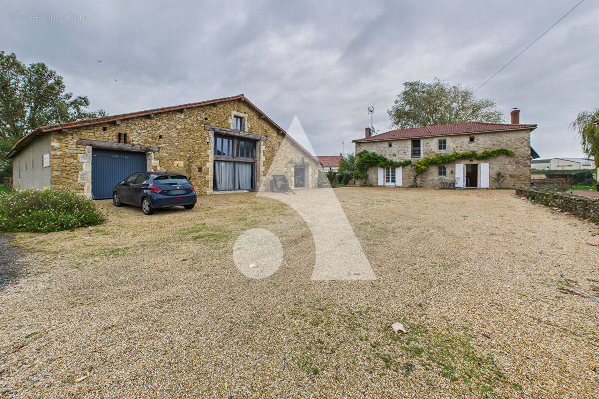Maison à MAREUIL-SUR-LAY-DISSAIS