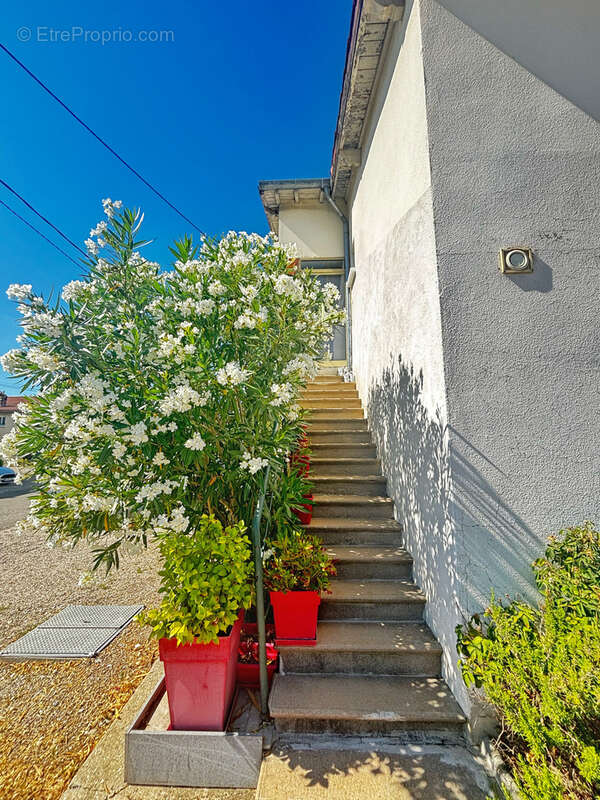 Appartement à SAINT-FONS