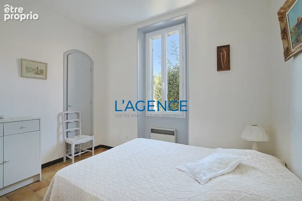 Port de carqueiranne - maison de caractere avec terrain + garage - photo 10
