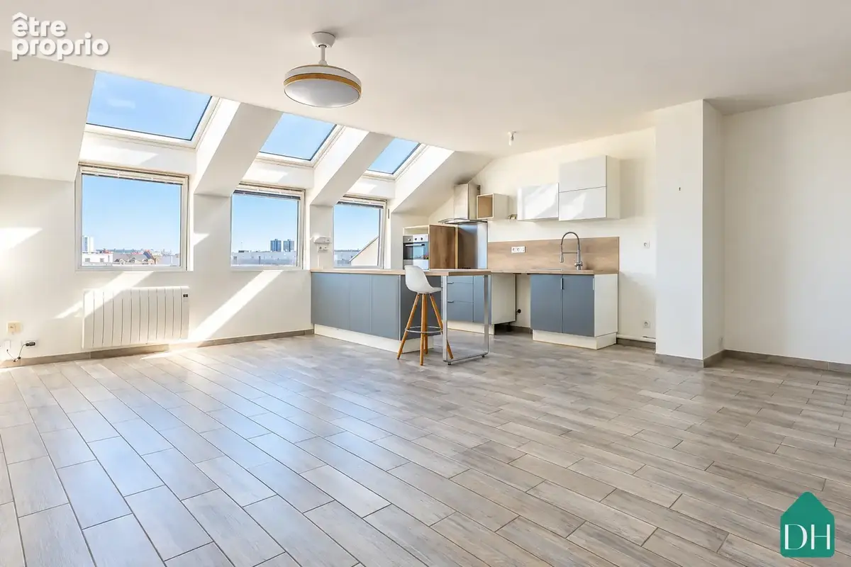 Appartement T3 de 72,25 m2   dernier étage avec ascenseur   Stationnement intérieur   Secteur de Lamoricière - photo 4