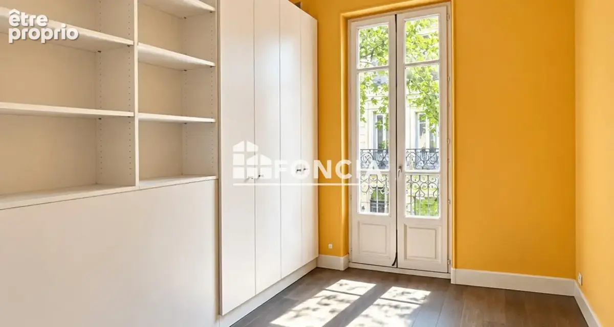 T3/4 avec balcon en intra muros - photo 3