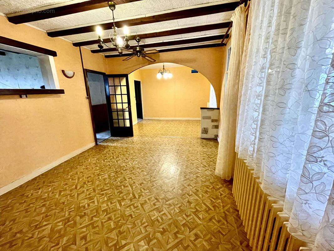 Maison à BETZ-LE-CHATEAU