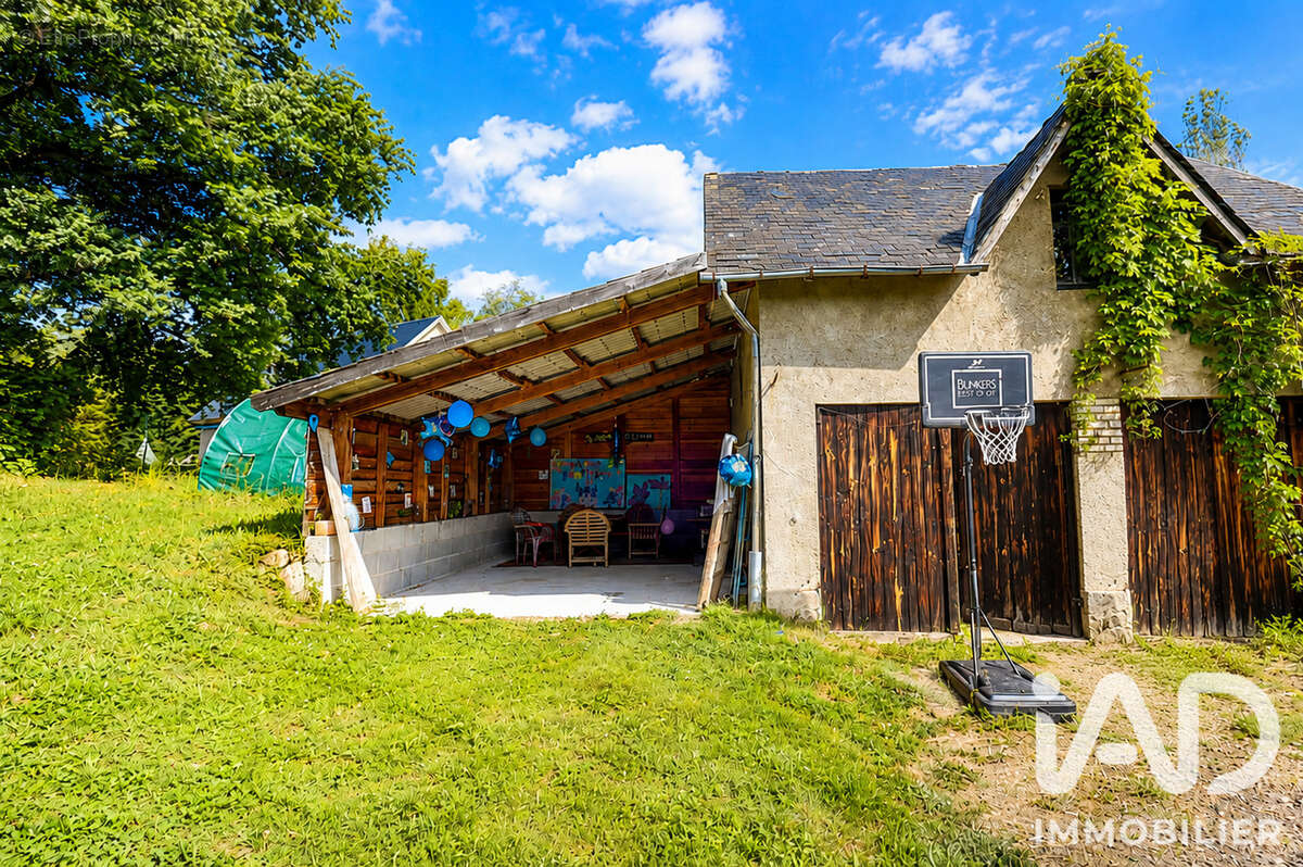 Maison 266 m² à Neuvic  - photo 4