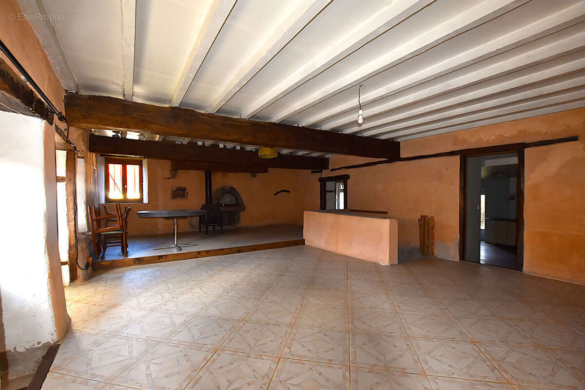 Maison à CHATEL-MONTAGNE