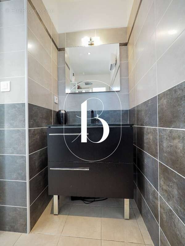 Maison à LA ROQUE-SUR-CEZE