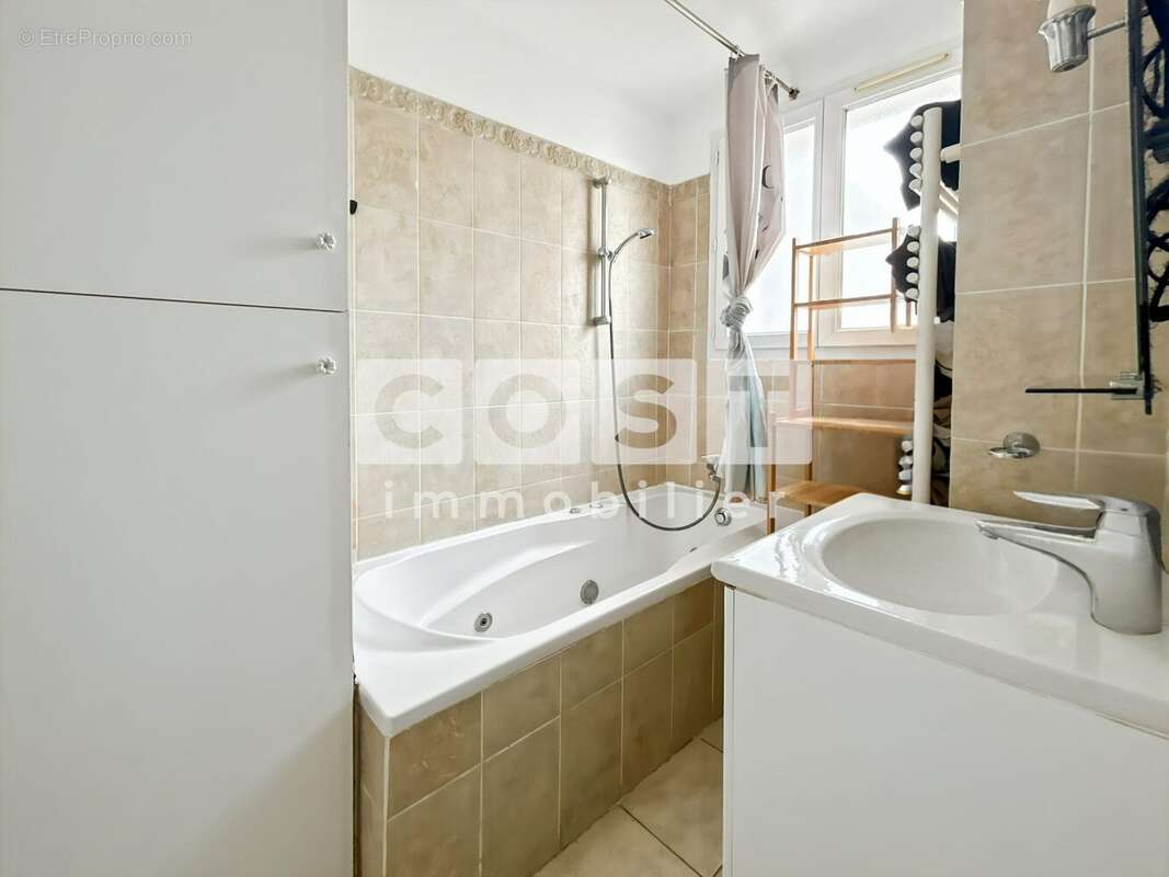 Appartement à COURBEVOIE